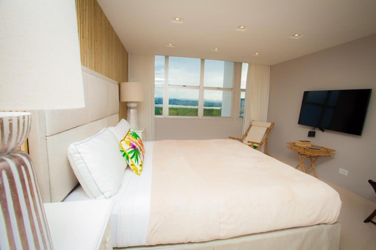 2Br Gem Ocean Front Building Isla Verde Beach Сан Хуан Екстериор снимка